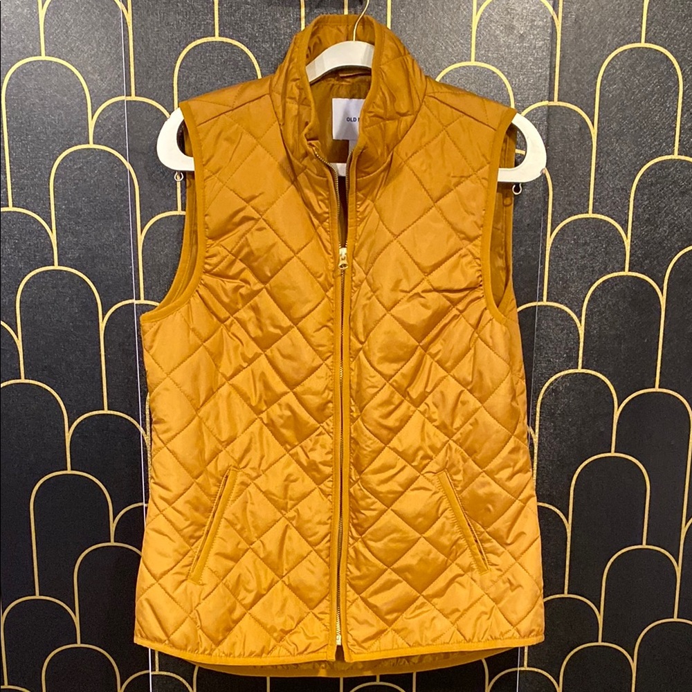 Old navy quilted vest size small